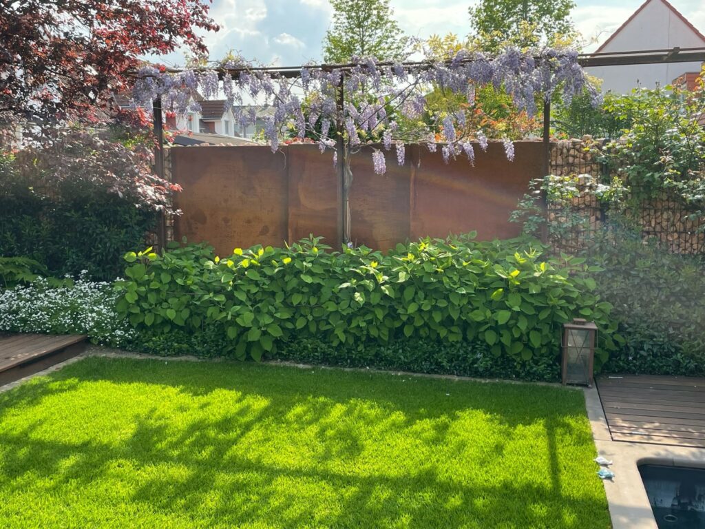 Garten mit Wasserbecken (3) Web