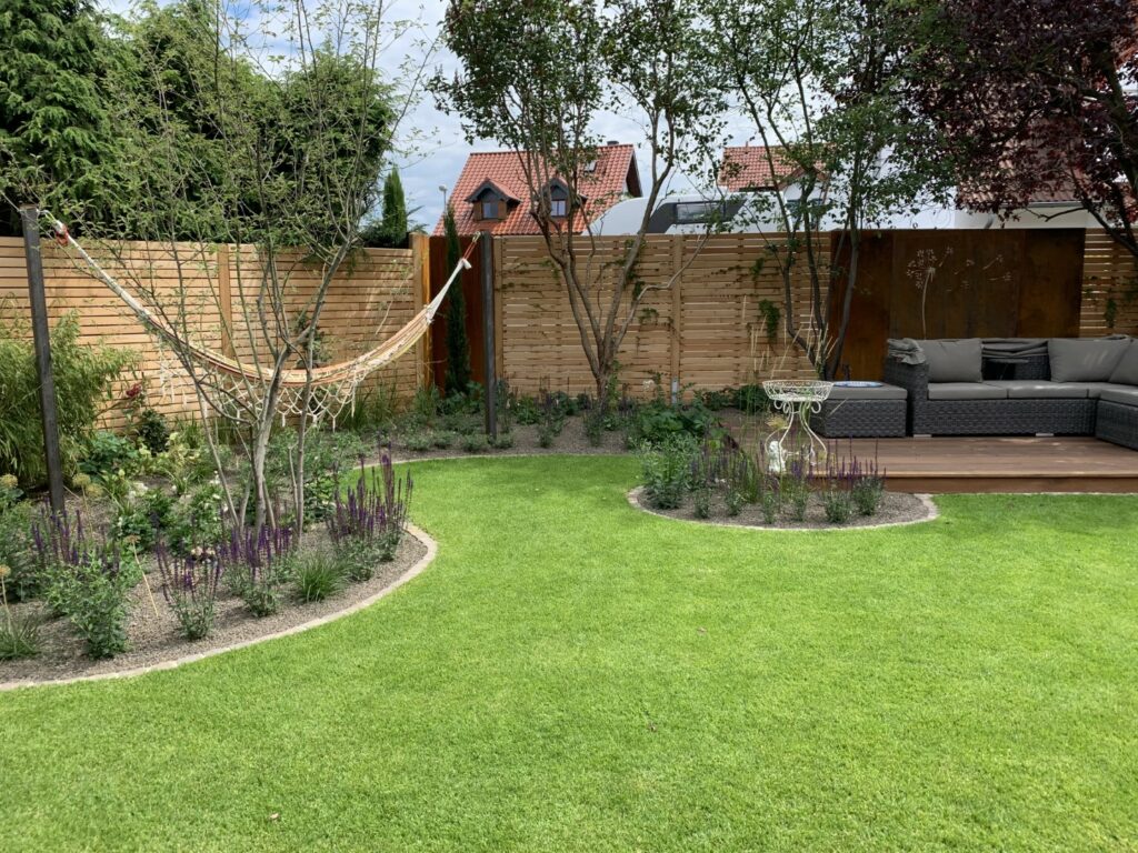 Garten mit Wasserbecken (4) Web