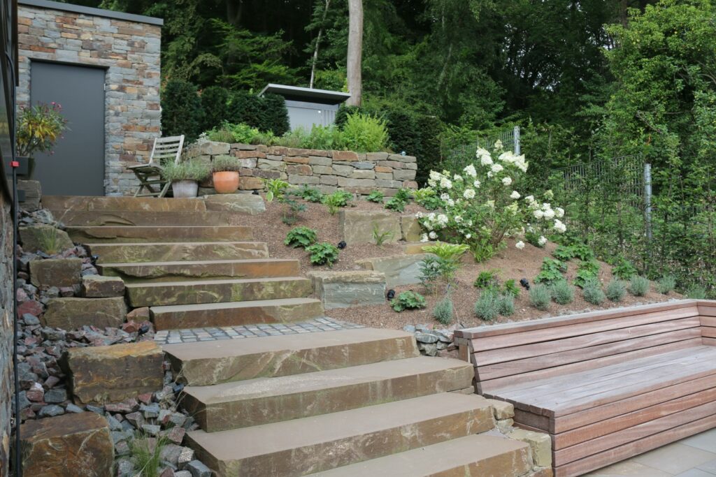 Hanggarten mit Pool (9) Web